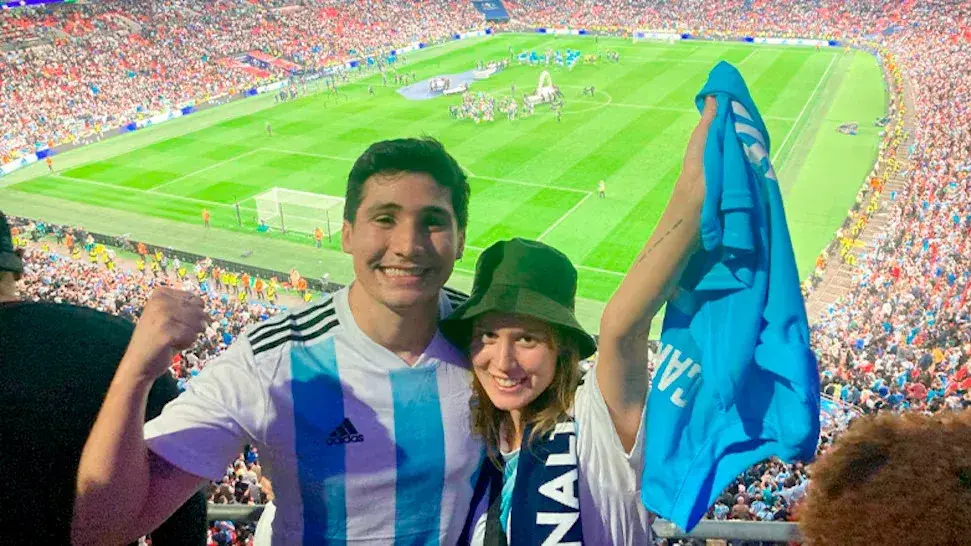En avión a Suecia junto a ¨Argensueco¨: la historia del marplatense Santiago, su pareja sueca y su hijo
