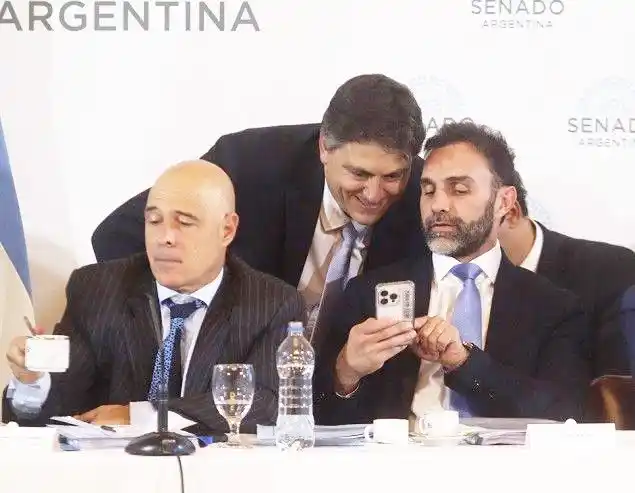 Un juez cercano a De Pedro autorizó al partido de Milei en Formosa y alimenta las versiones de un pacto