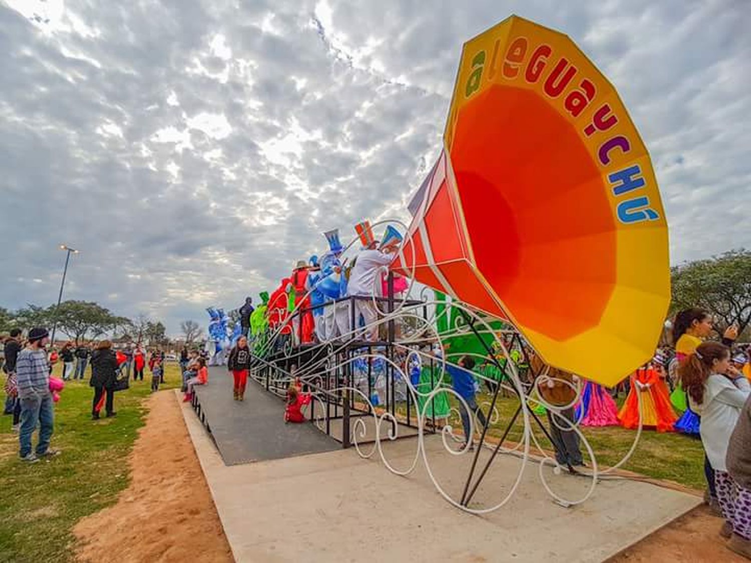 Piden “especial cuidado” con la Costanera del Tiempo