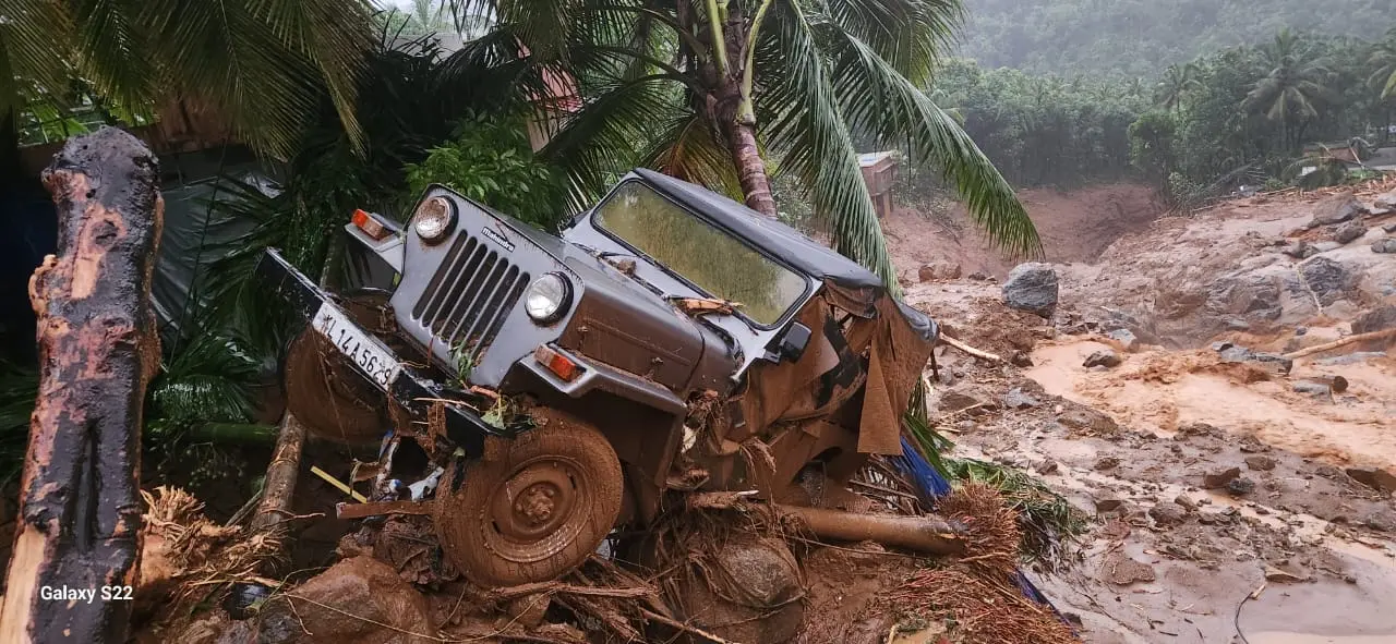 EMERGENCIA en la INDIA: deslizamientos de tierra causan 89 muertos y decenas de heridos