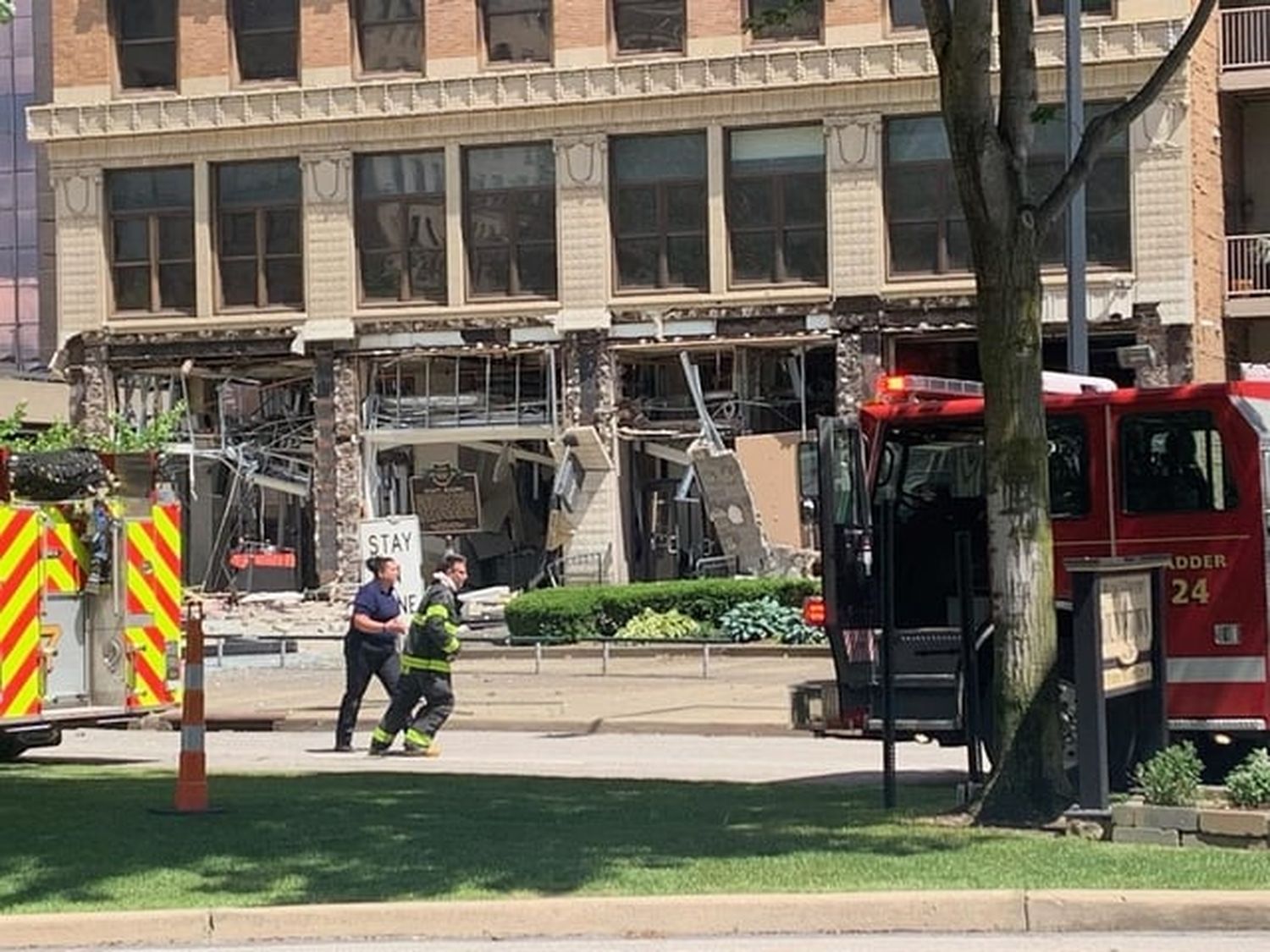 Natural gas explosion tears facade of bank in Ohio