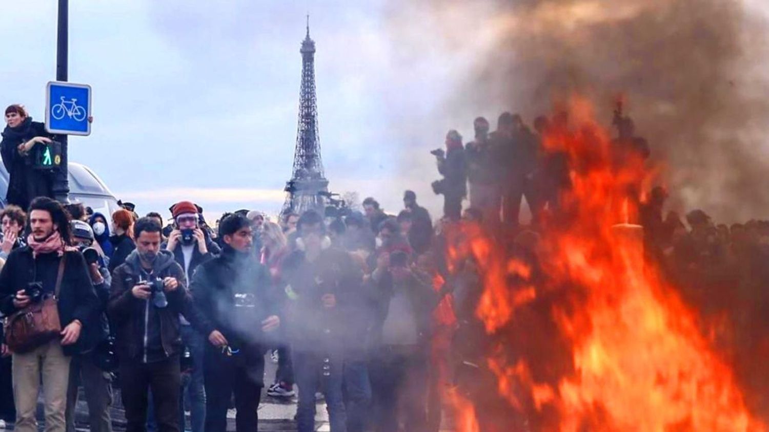 Francia al borde de un «estallido social» por culpa de Macron: acusa Le Pen