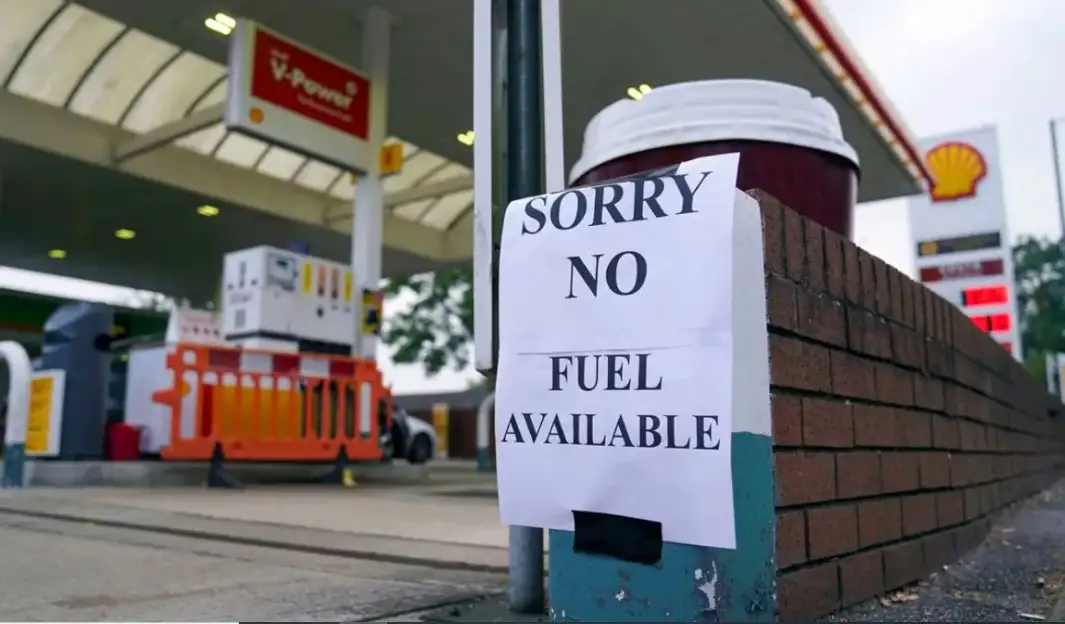Se agrava el faltante de combustibles en el Reino Unido.