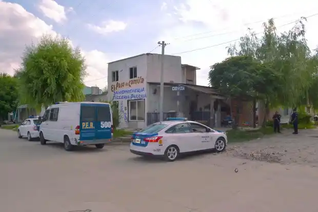 “En noviembre nos incendió el negocio y ahora me puso un cuchillo en la garganta”