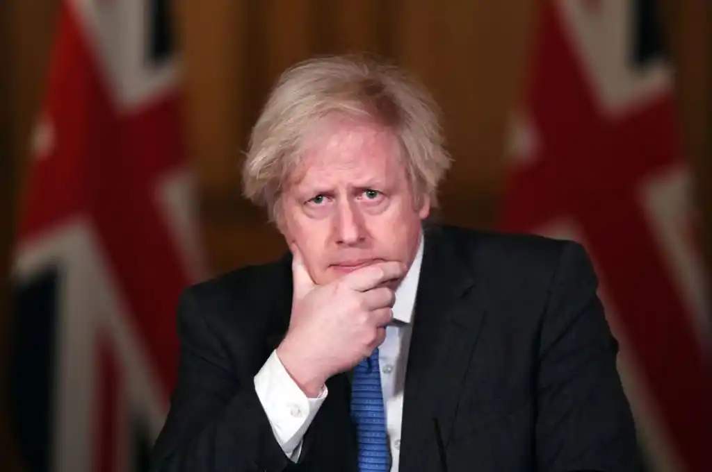 “Las mujeres no pueden nacer con un pene”, expresó Boris Johnson