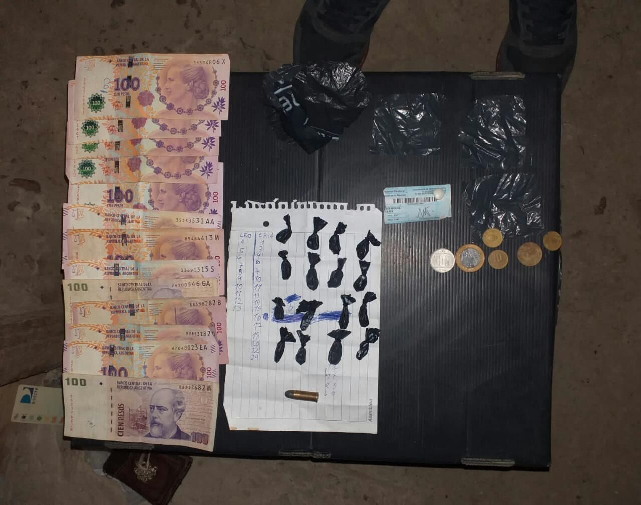 Efectivos policiales de Victoria secuestraron cocaína y un arma