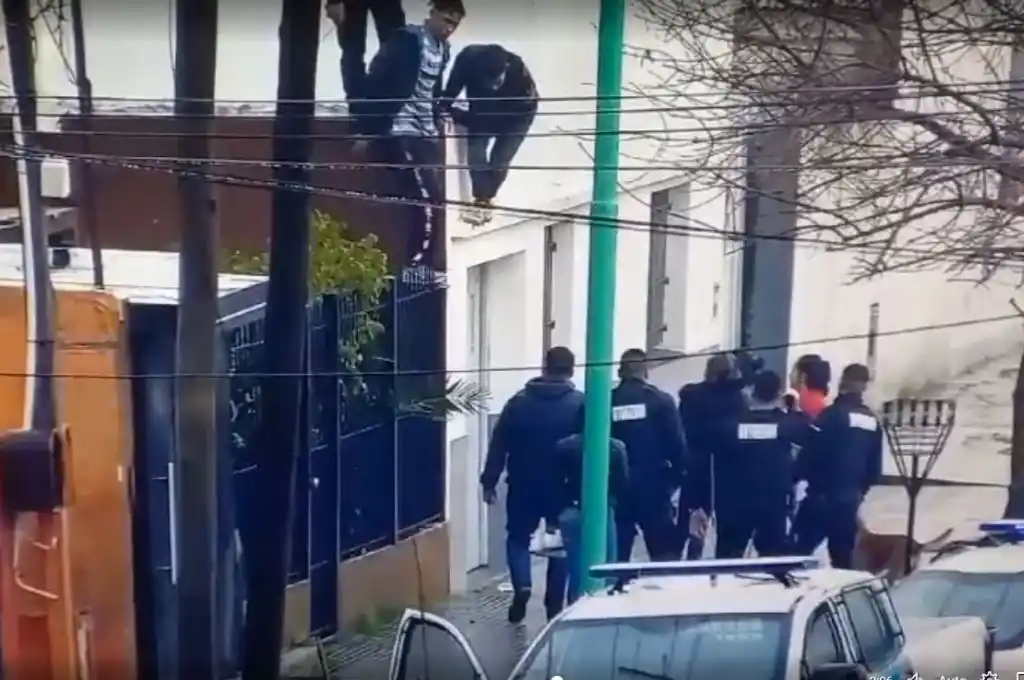 Delincuentes atrapados en los techos