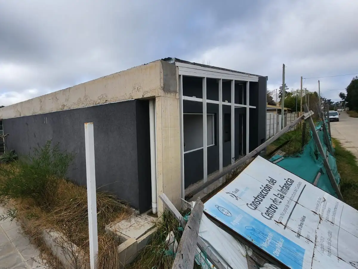 El nuevo edificio tendrá más de 200 metros cuadrados, y su construcción se realiza en un predio aportado por el gobierno local a pocos metros del Centro de Salud del barrio.
