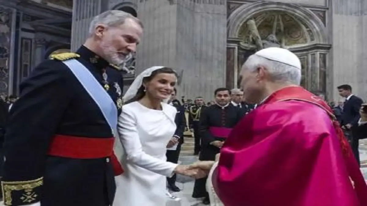 Lo que hay detrás de la vestimenta de la reina LETIZIA durante la entronización de León XIV