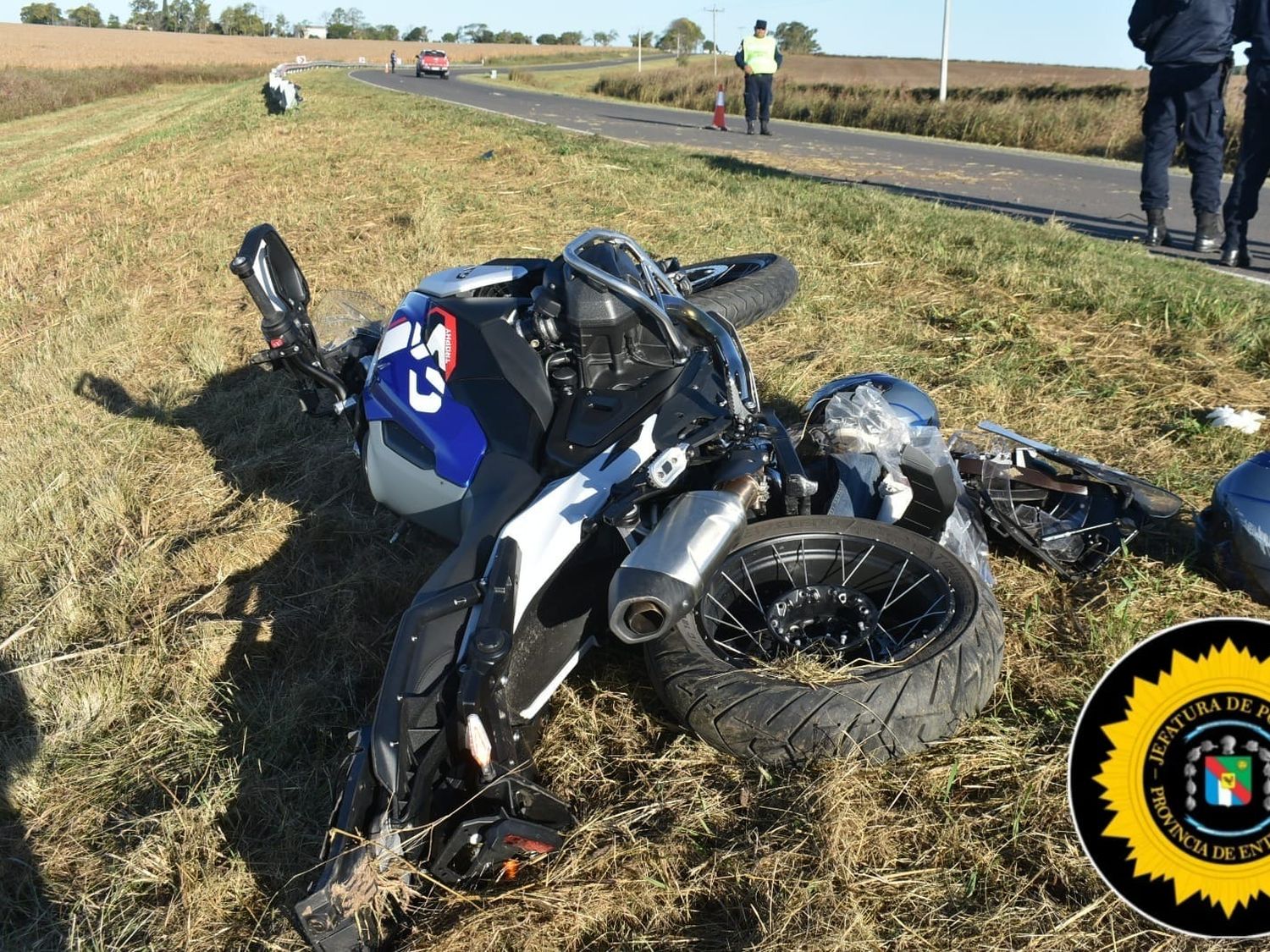 Accidente en Ruta 11: Dos personas trasladadas al Hospital San Martín tras perder el control de una moto de alta cilindrada