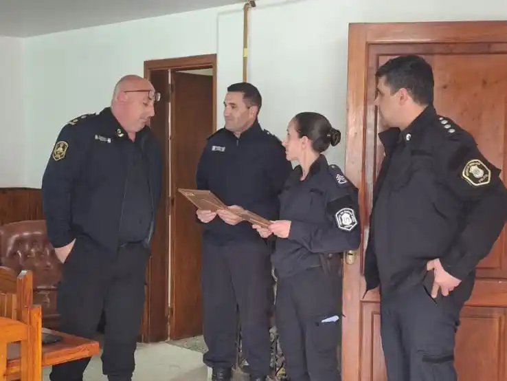 Reconocimiento a Policías que defendieron a una mujer de 71 años de un arrebato en la calle