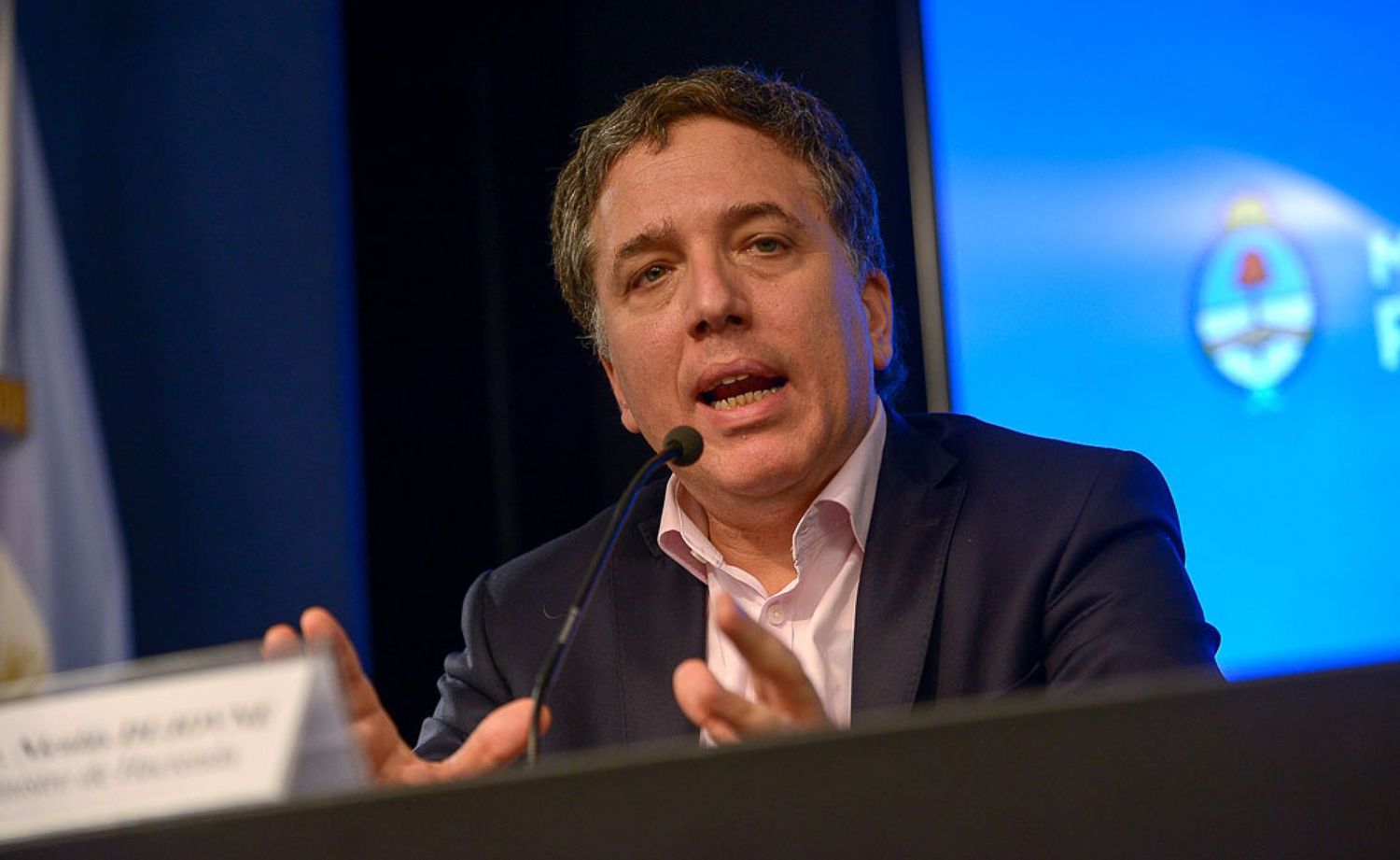 Dujovne admitió que «Por la aceleración inflacionaria que generó un movimiento del tipo de cambio en promedio, tenemos una caída de los salarios reales»