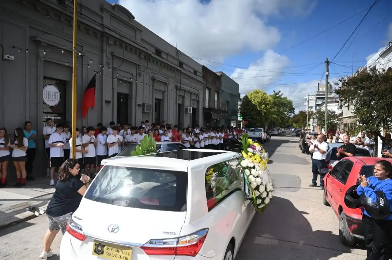 Emotiva despedida a "Chumingo Zapata" en Central Entrerriano