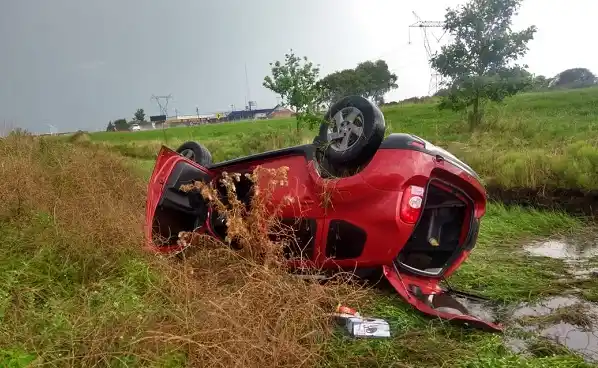 Una familia se salvó de milagro tras un vuelco en Ceibas