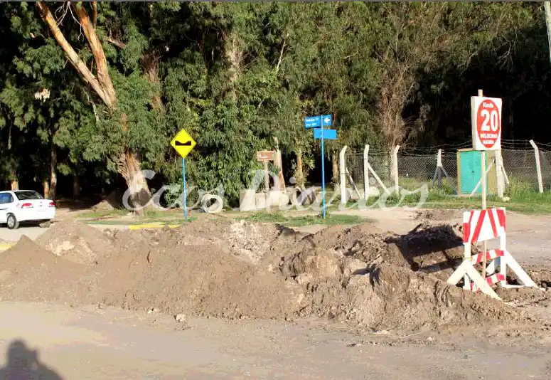 Obra de desagües pluviales en avenida 10 y 117