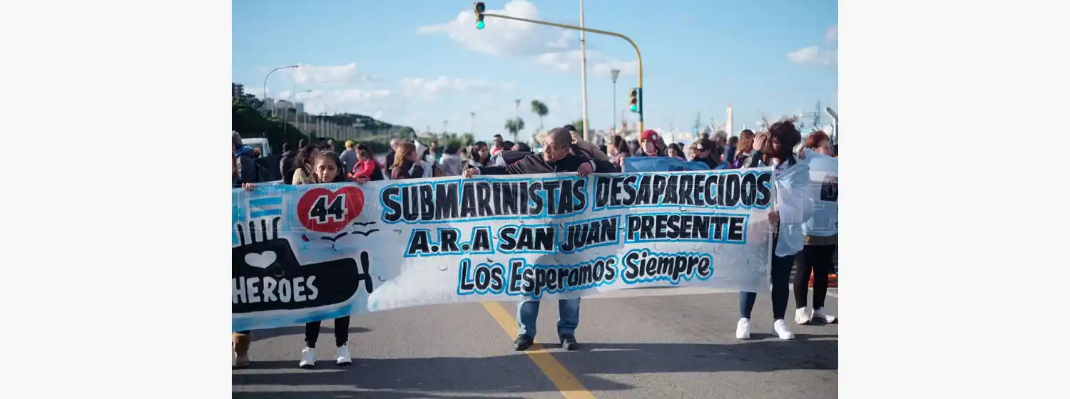 "La reconversión de la Armada empieza buscando al submarino"