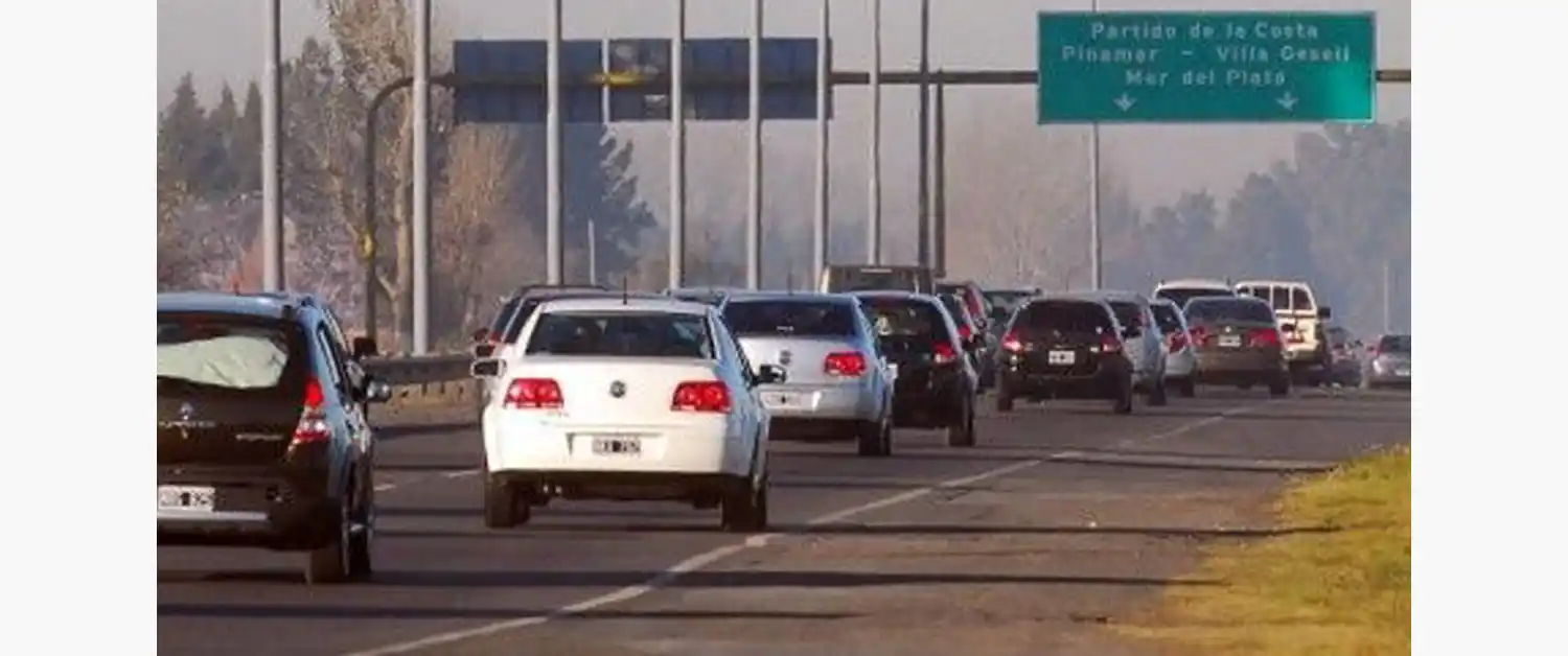 Unos 1400 vehículos viajan por hora hacia la Costa Atlántica por Ruta 2