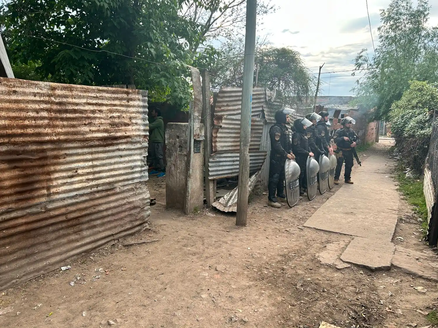 policía escudos hermano indio