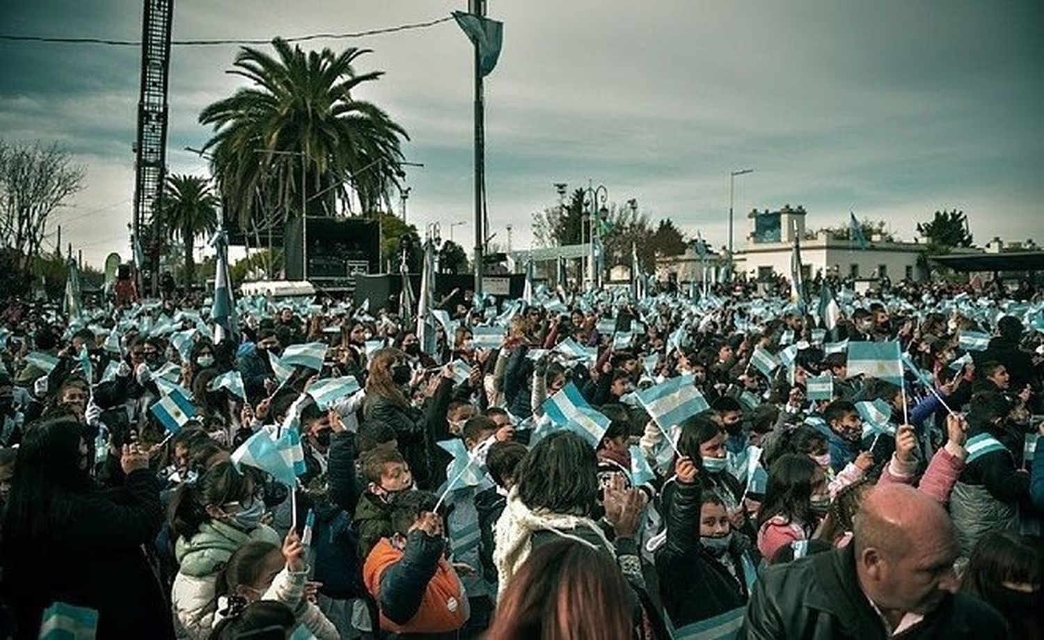 Garín con doble festejo: celebra su aniversario y el Día de la Bandera con Bersuit Vergarabat en el cierre del evento