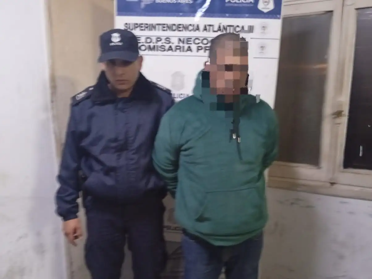 Detención de tres individuos