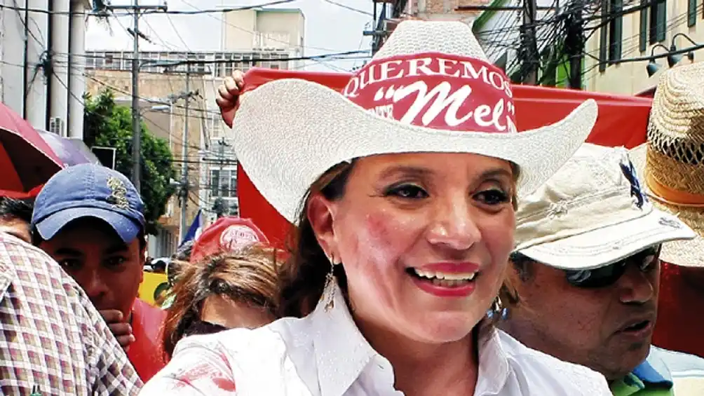 Castro, de 61 años, se convirtió en 2013 en la segunda mujer hondureña en ser candidata oficial a la Presidencia.