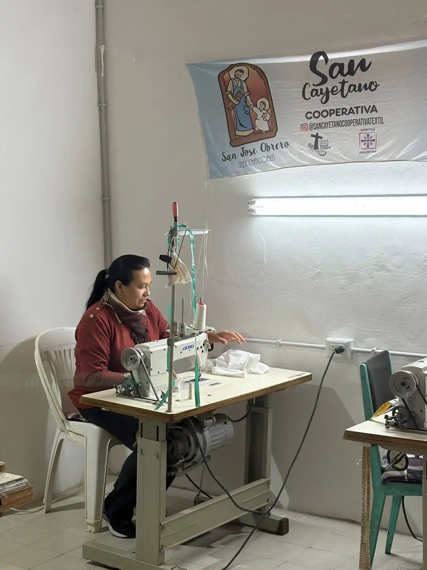 La Cooperativa Textil San Cayetano comenzó a funcionar en la sede de Cáritas Catedral