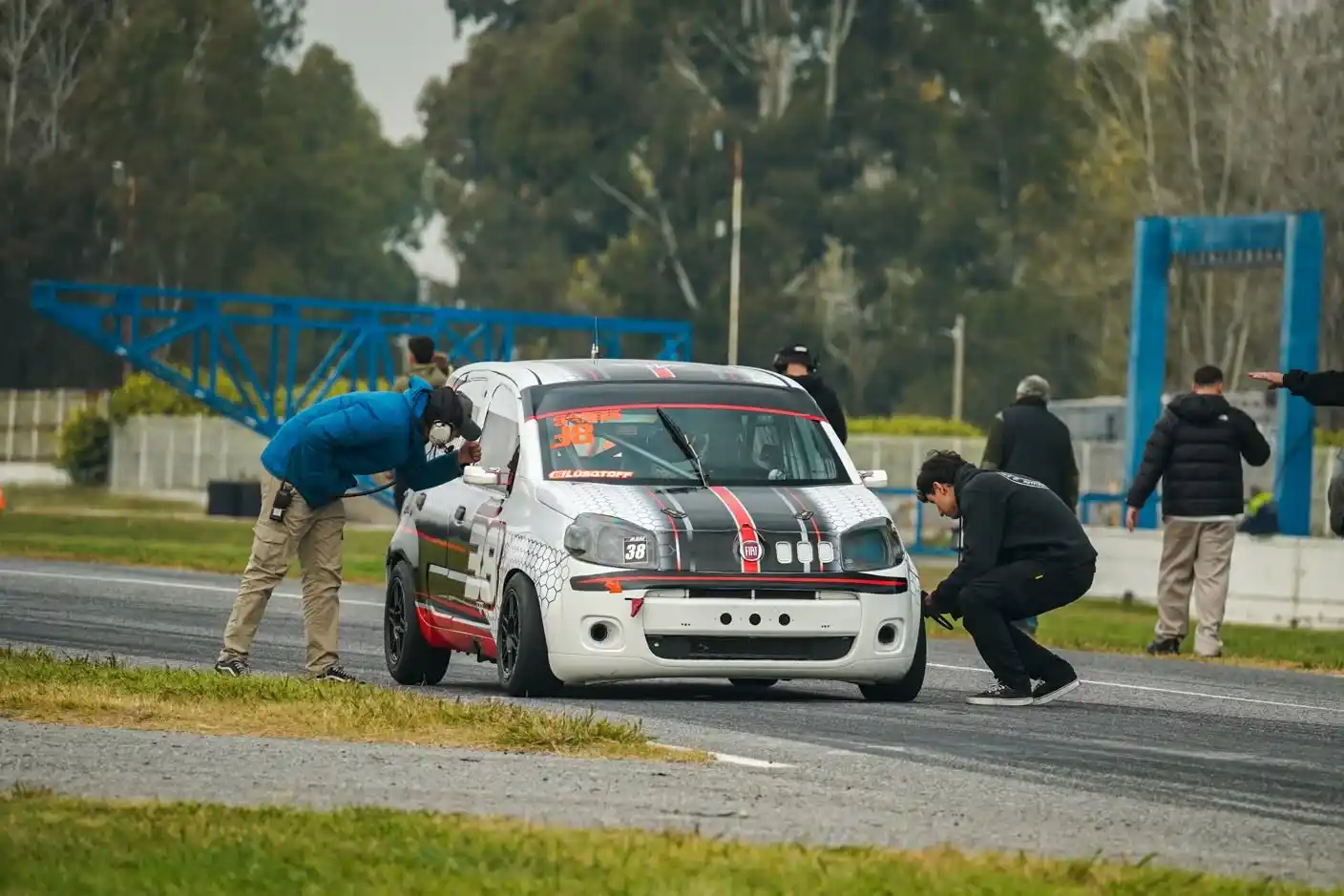 Juanchi Gárriz completó las pruebas libres en La Plata junto a Tomás Vitar en la monomarca Fiat Uno