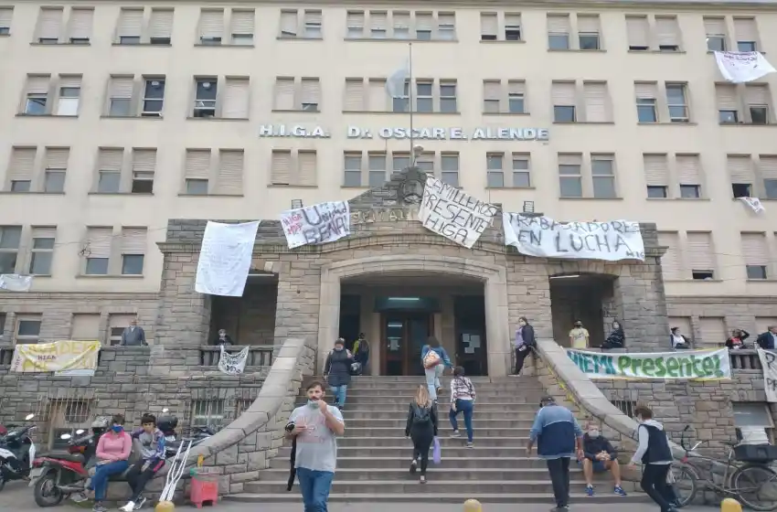 Enfermeros, agotados: continúa el acampe en el HIGA por un salario digno