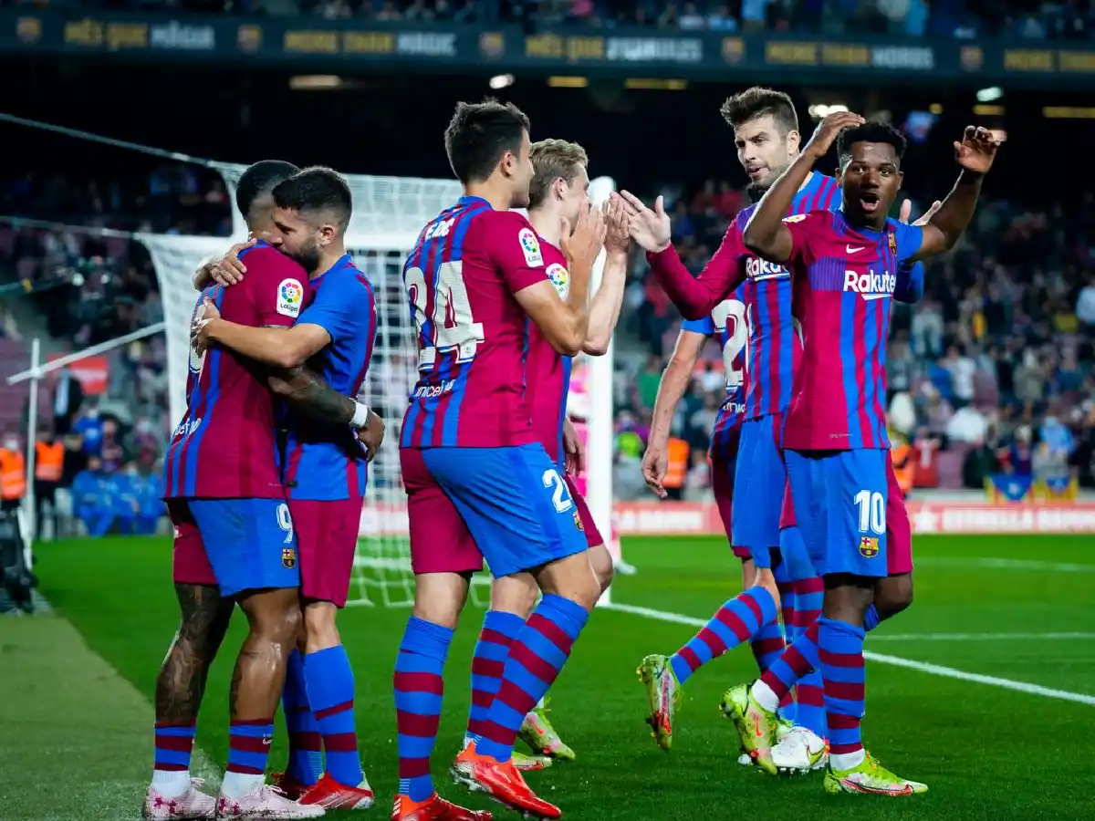 Barcelona, con el debut de Agüero, venció a Valencia
