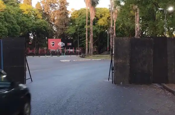 Operativo por el partido Colón-Gimnasia: gran vallado en los alrededores del Coloso
