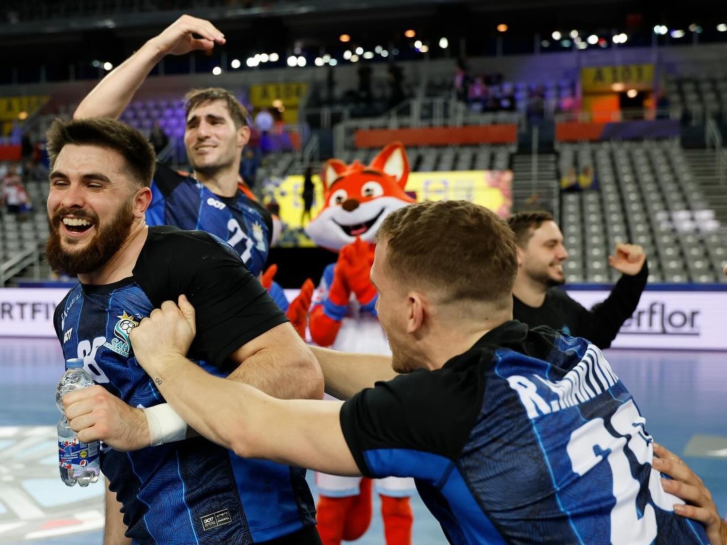 Argentina logró su primer triunfo en la segunda fase