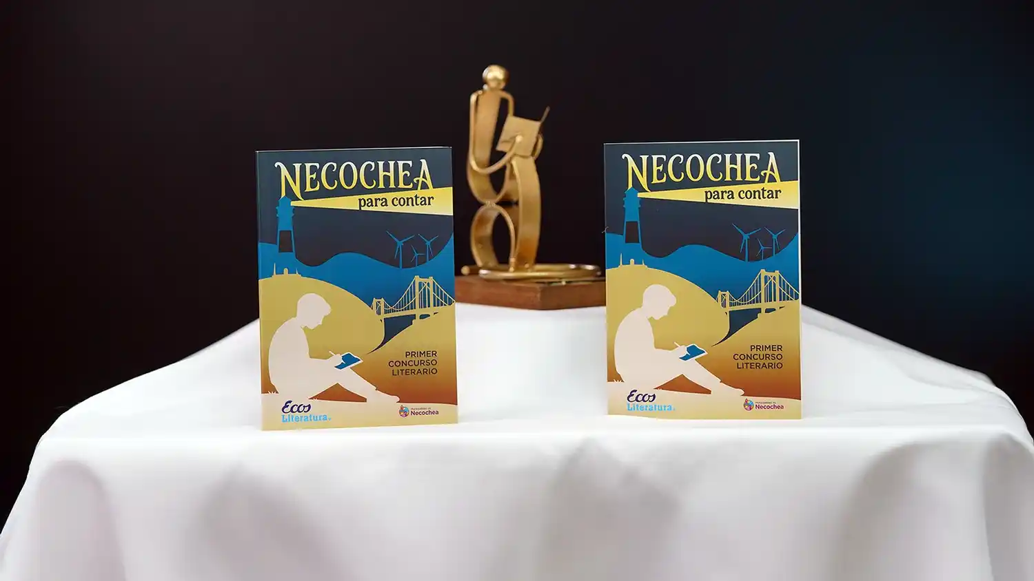 Entrega de premios, diplomas y antologías impresas