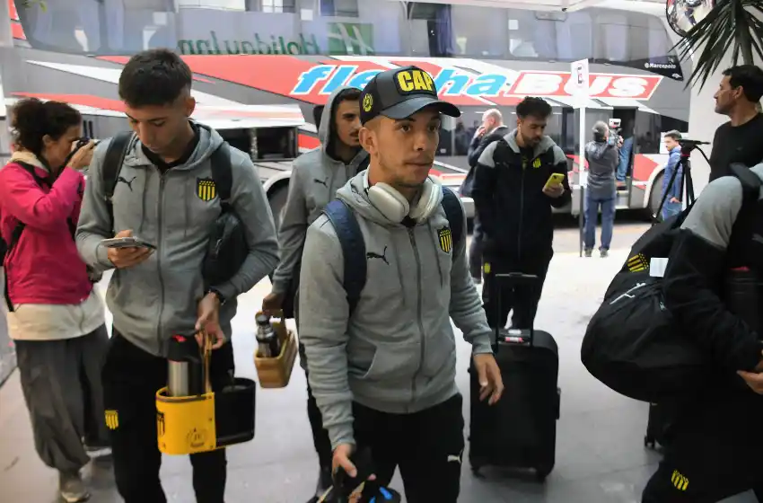 Susto a bordo: el incidente del plantel de Peñarol al llegar a Rosario para enfrentar a Central