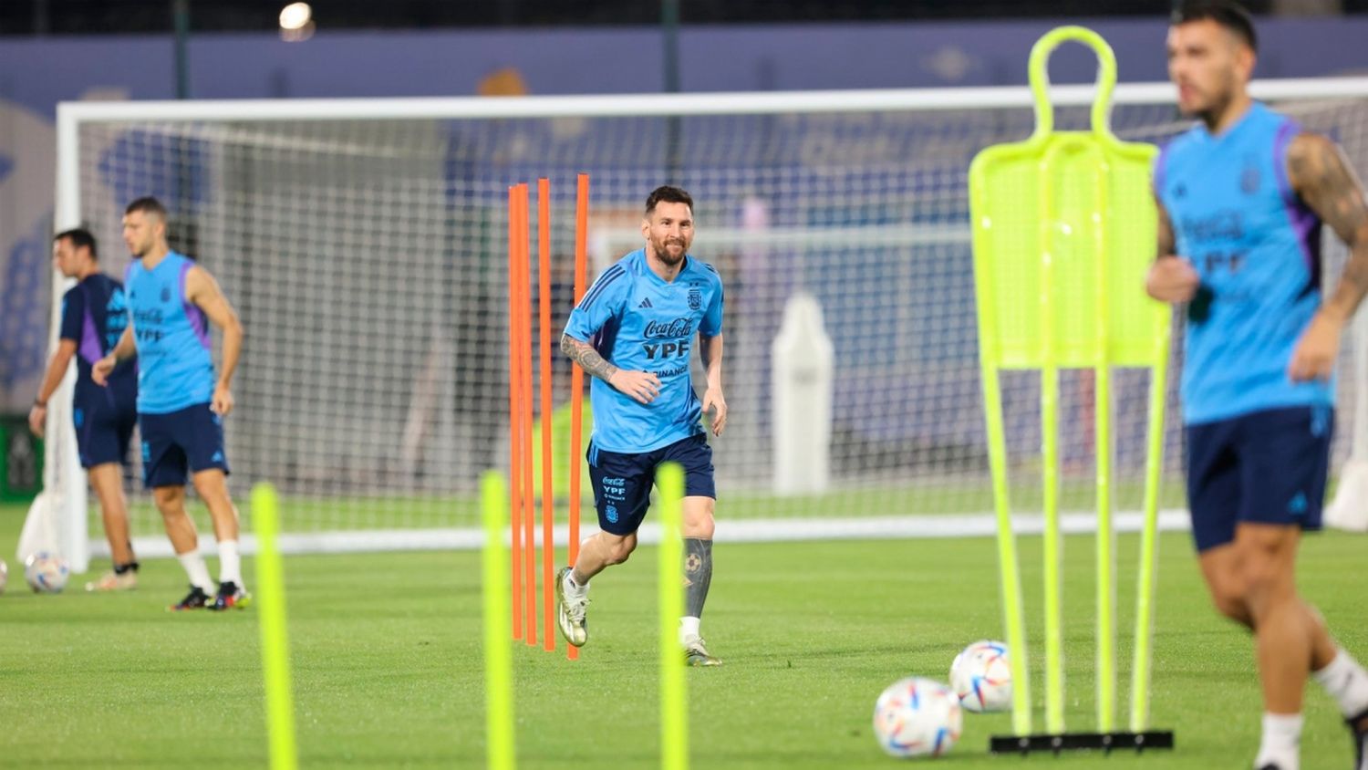 Messi participó de la práctica, pero Scaloni aún no define el equipo