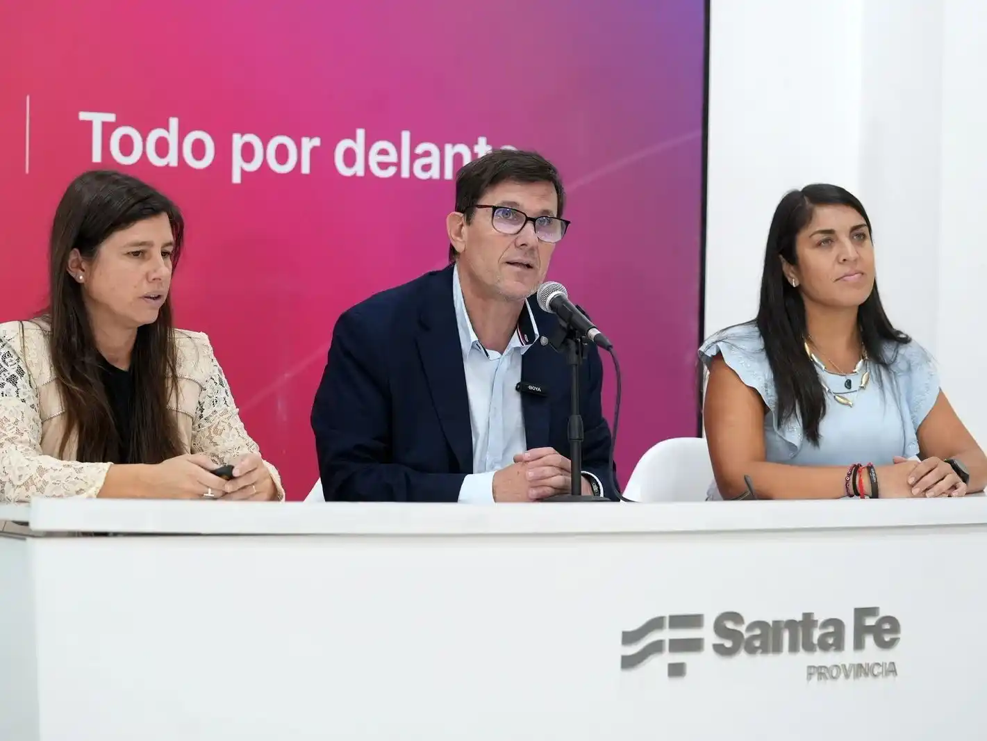 El ministro de Educación José Goity encabezó la conferencia de prensa.