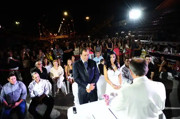 Alejandra y Juan Carlos dieron el Sí en el Corsódromo
