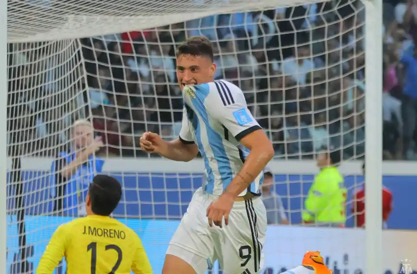 Argentina goleó a Guatemala y clasificó a los octavos de final