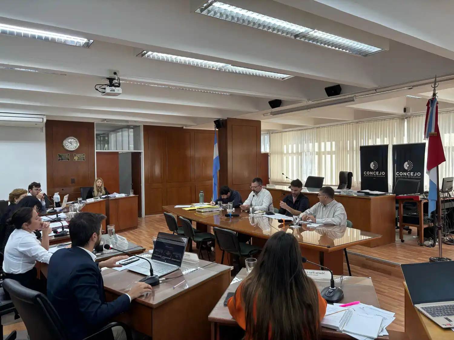 Nueva reunión entre funcionarios y concejales para abordar el convenio para pavimentar Bv. Yrigoyen | Crédito: Concejo Municipal