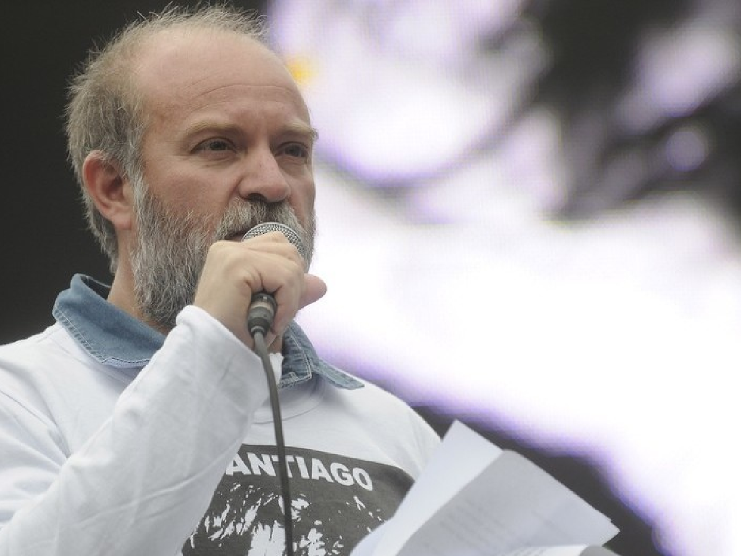 "Tenemos que trabajar juntos y encontrar a Santiago como sea", dijo Sergio Maldonado antes de reunirse con el juez Lleral