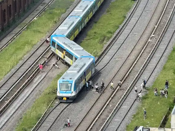 Descarriló una formación del Tren Sarmiento: Hay heridos y el servicio funciona en forma limitada