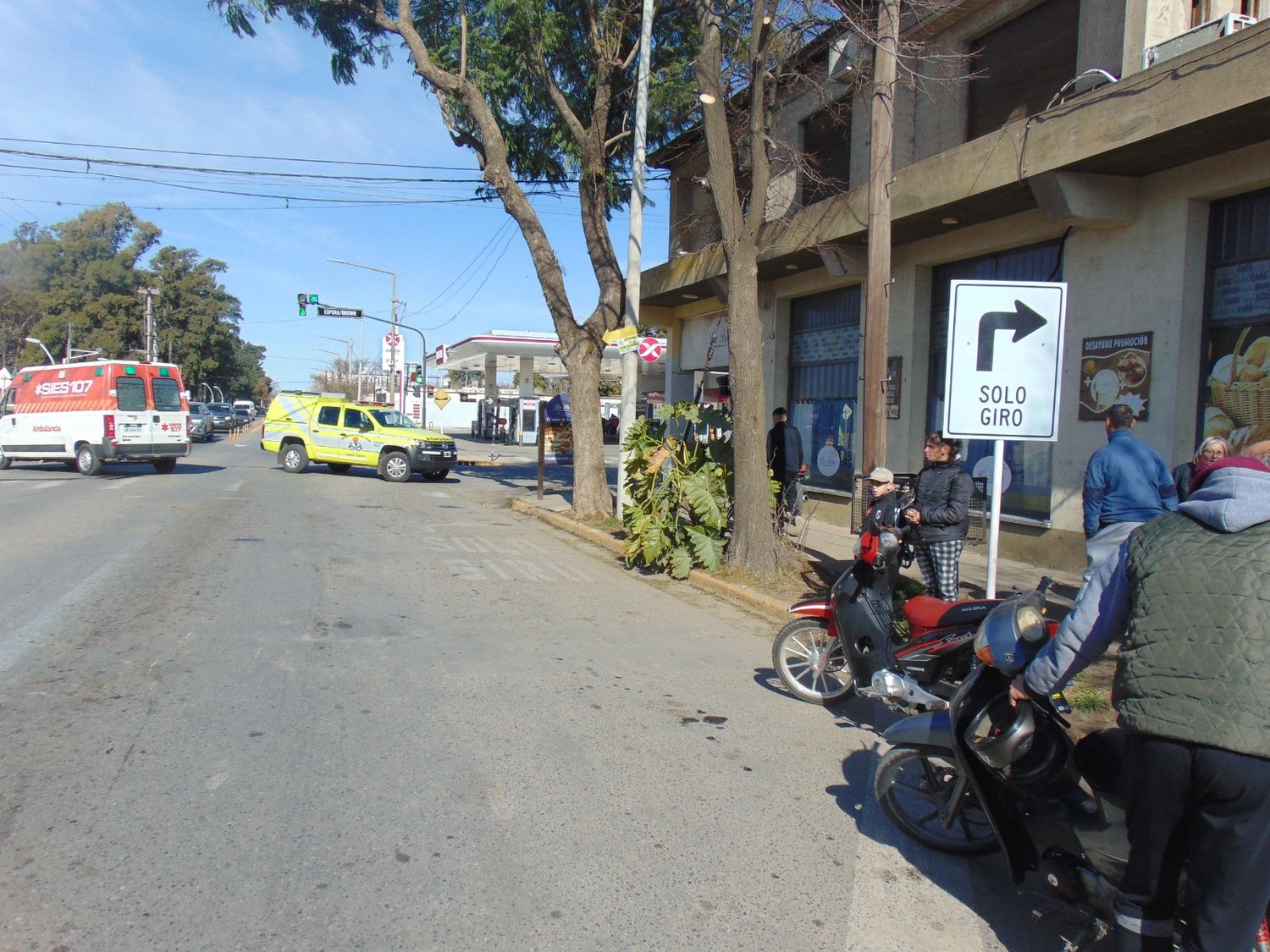 En el lugar trabajó personal de Bomberos y del SIES 107 en la atención de la paciente.