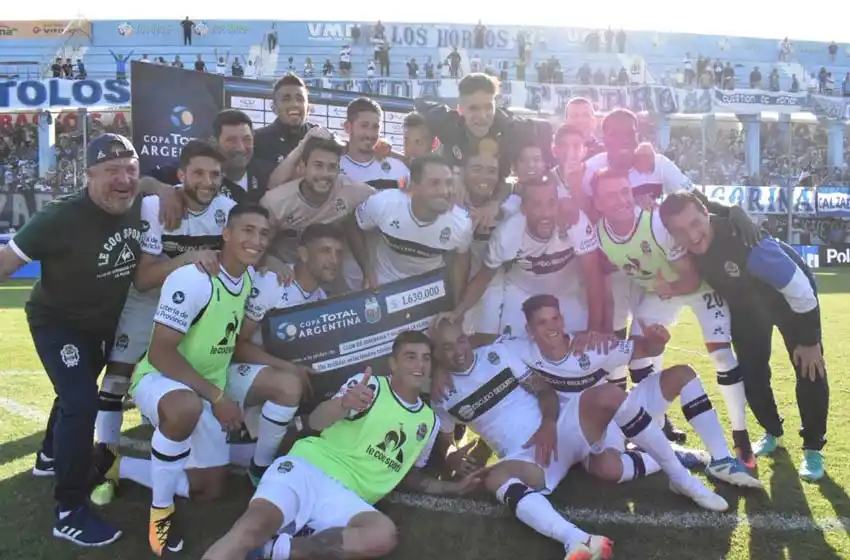 Gimnasia LP, con sufrimiento a semifinales