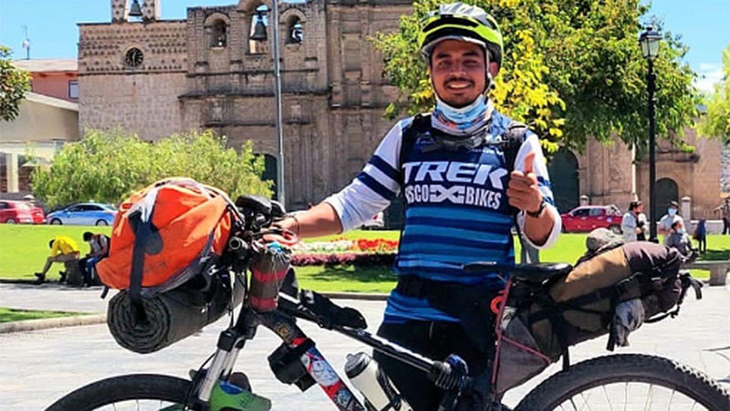 Viajó un año en bicicleta desde México hasta Argentina para ver a su novia