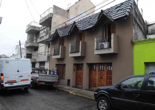 Lo rociaron con alcohol y amenazaron con quemarlo en una entradera