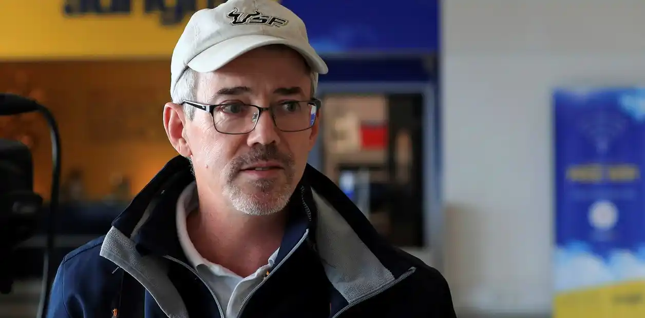 Intentarán rescatar el  cuerpo divisado en el avión