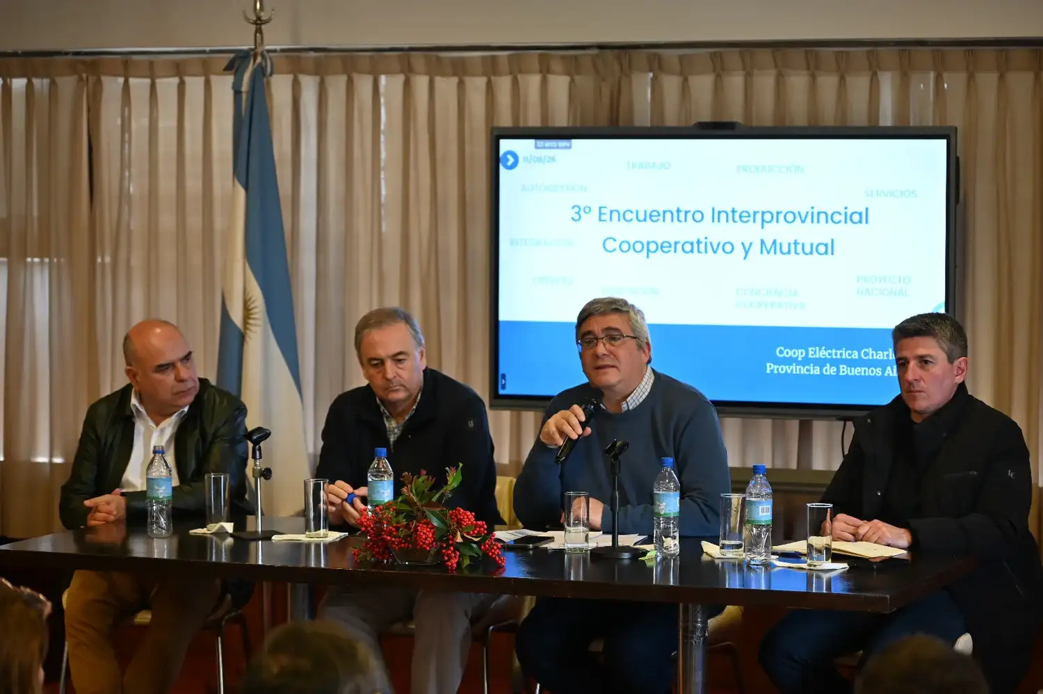 Carlos Mansilla y Ariel Guarco, secretario y presidente de Cooperar; el ministro Javier Rodríguez y Juan Manuel Rossi, presidente de Fecofe.