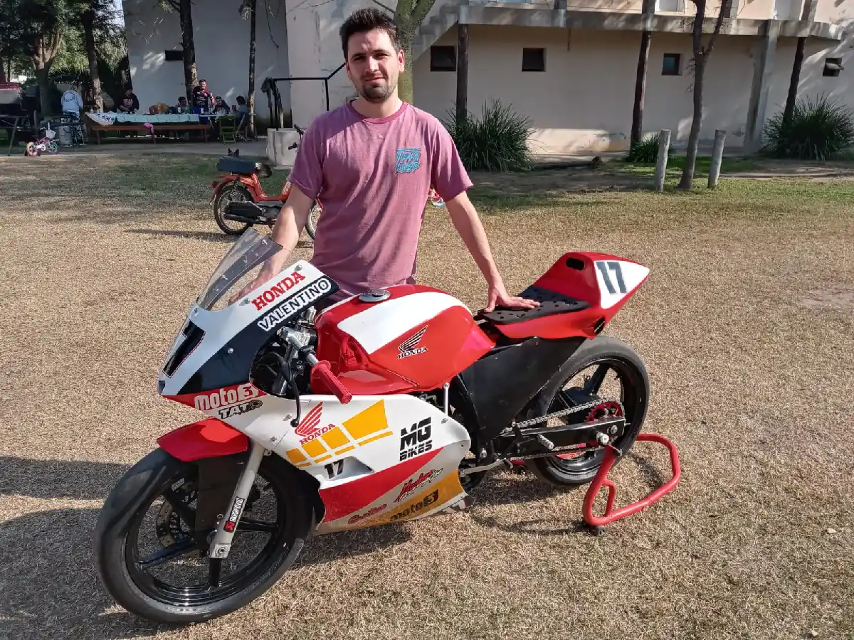 Otro Fornero salta a la pista