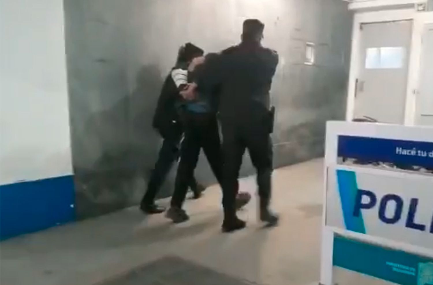 Les robó el celular y escapó: las cámaras del COM ayudaron a detenerlo