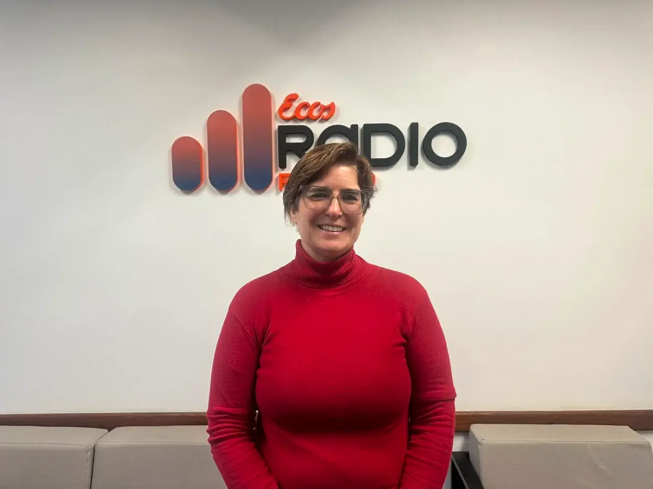 Ana Inés Larrañaga, secretaria general de Suteba Necochea, durante su entrevista en el programa "Punto de Vista" de Ecos Radio.