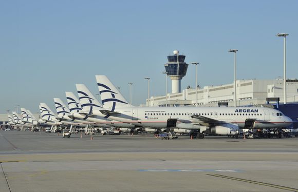 Who is filling the gap after Ryanair «quits» Athens for Winter